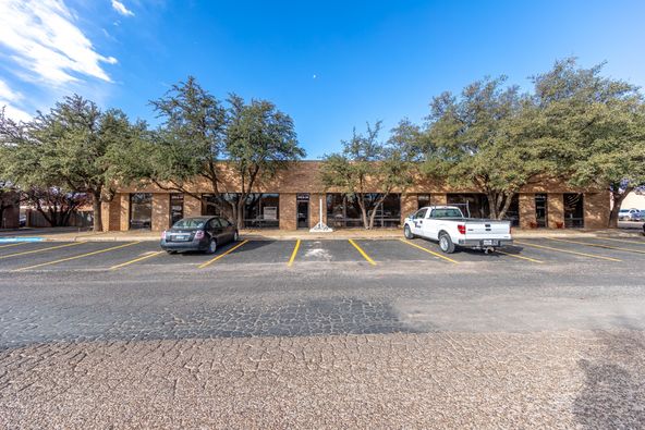 3330 70th St, Lubbock, TX 79413
